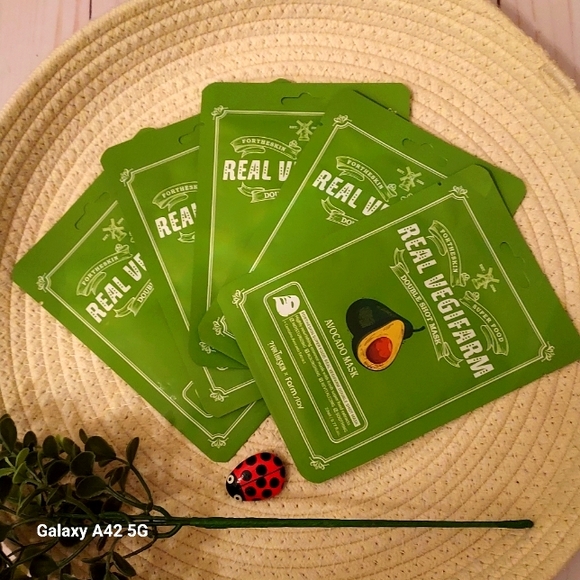 LOT of Real VegiFarm Double Shot Avocado Facial Sheet Masks Hydrating Radiance - Picture 1 of 4
